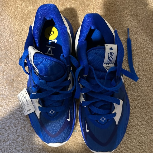 Size 5 blue Nike shoes - Picture 2 of 6